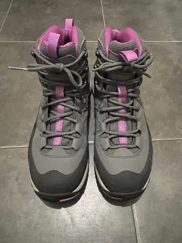 THE NORTH FACE 트레킹 슈즈 그레이/핑크