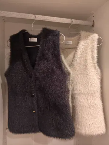 오늘 17시까지의 할인 가격입니다. 샤기 니트 베스트 2색 세트