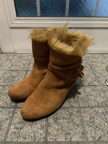 어그 부츠 베이지 퍼 포함