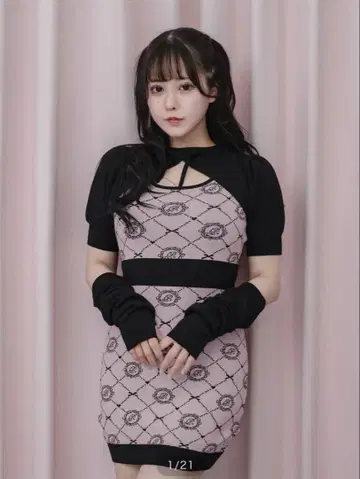 pium 모노그램 컷 아웃 니트 원피스 핑크