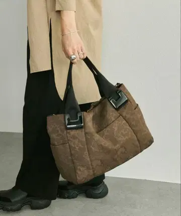 [미사용 새상품] ear PAPILLONNER 이아파피요네 토트백 M