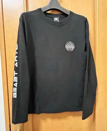 BEAST ARTS 자수 롱 슬리브 티 미사용 (S 사이즈)