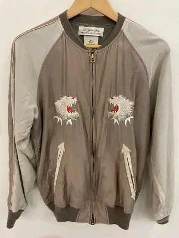 RemiRelief 자수 라이온 디자인 스카잔