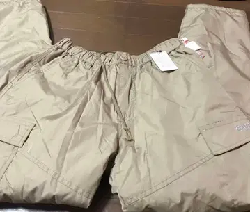 새상품 아웃도어 베이지 카고 팬츠 사이드 포켓 포함