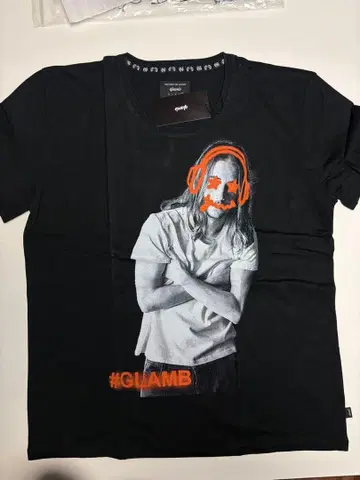 glamb 그래픽 프린트 T셔츠 블랙