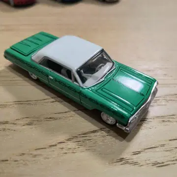 Revell 1963 시보레 임팔라