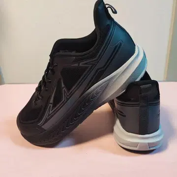 알트라의 파클리 러닝화 29cm