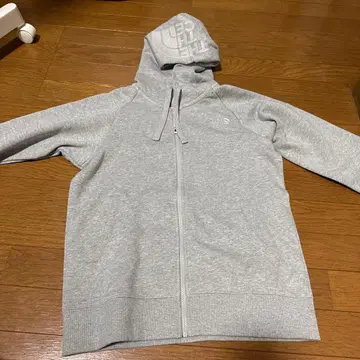 THE NORTH FACE의 지퍼 후드티입니다