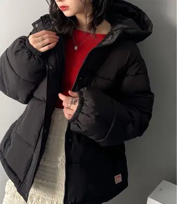 [ JaVa 자바 콜라보 ] 숏 기장 후드 부착 충전솜 페이크 다운 코트