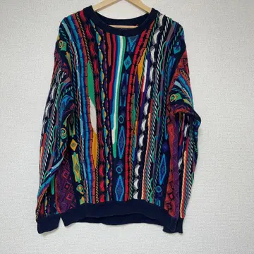 GECCU 3D 크루넥 니트 스웨터