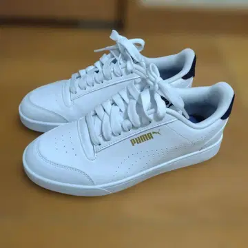 PUMA 스니커즈