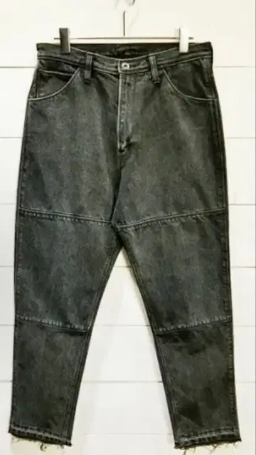 ESSAY 17SS 슬림 테이퍼트 데님 청바지