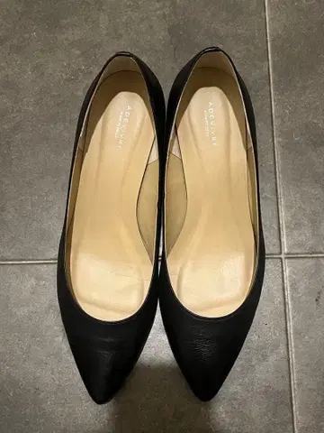 A de Vivre 천연 가죽 블랙 가죽 펌프스