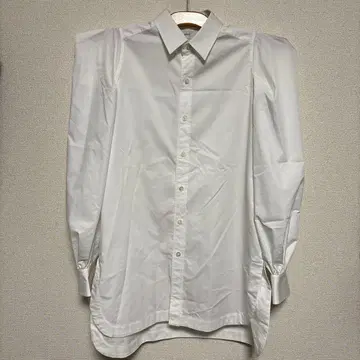 화이트 긴팔 셔츠