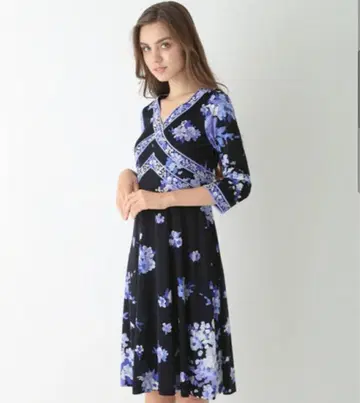 미사용 레오나르 미디 원피스 42