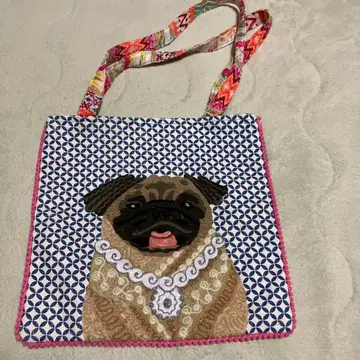 카르마 리빙 목걸이 퍼그 자수 토트백 L 사이즈
