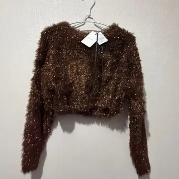 택 포함 PAGE BOY 브라운 퍼 스타일 크롭 니트 반짝이 오프숄더