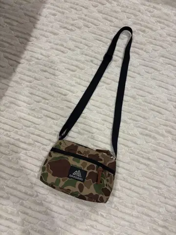 GREGORY 카모플라쥬 숄더백