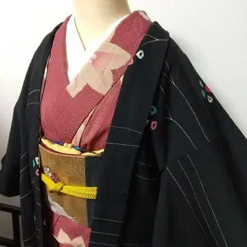 빈티지 캐주얼로 즐길 수 있는 블랙 겉옷