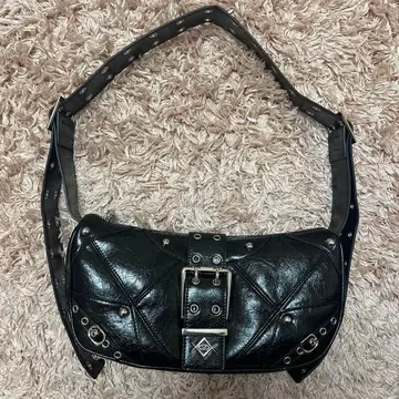 블랙 퀼팅 숄더백