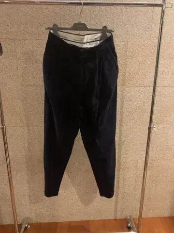 UNIVERSAL PRODUCTS. 네이비 코듀로이 팬츠