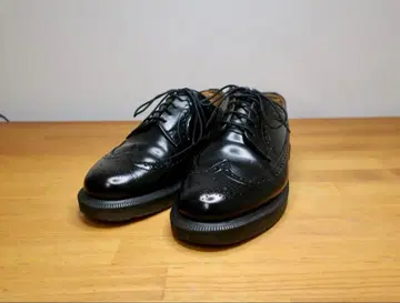 닥터마틴 블랙 윙팁 가죽 신발 aw006