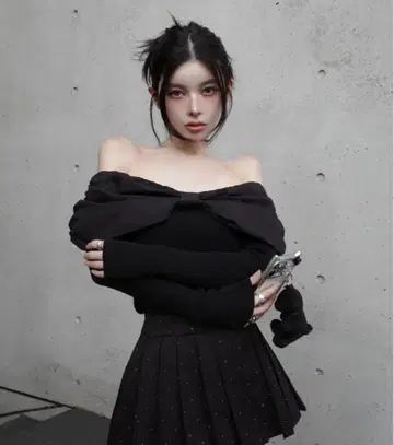 Darich 오프숄더 리본 블랙 니트