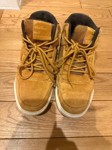 AutoTune 브라운 미드컷 스니커즈