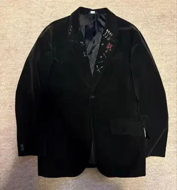 펑크 커스텀 안전 핑 & 스터드 벨로아 블랙 테일러드 자켓