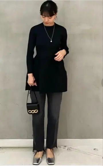 택 포함 새상품 미라 오웬 구축 실루엣 페플럼 니트 튜닉