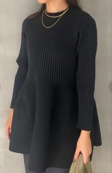 택 포함 새상품 미라 오웬 구축 실루엣 페플럼 니트 튜닉