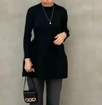 택 포함 새상품 Mila Owen 구축 실루엣 페플럼 니트 튜닉