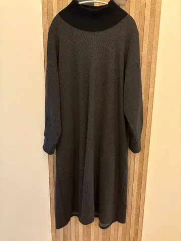 [ 미사용에 가까움 ] 2024AW conges payes 터틀 원피스