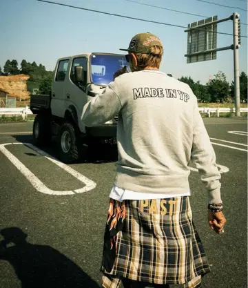 MADE IN YP 맨투맨 그레이