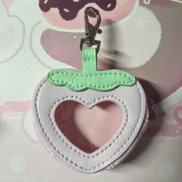 딸기 모양 하트 창문 포함 키링