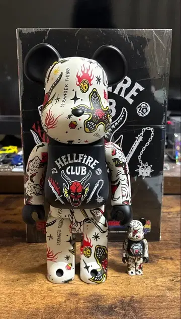 STRANGER THINGS HELLFIRE CLUB 베어브릭