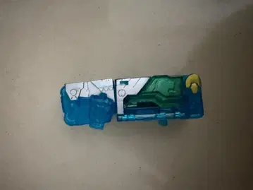 파란 기계적인 디자인의 미니카