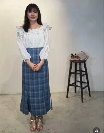 DEICY 블루 체크 플레어 스커트