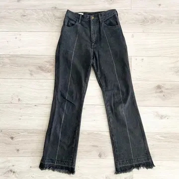 FUMIKA UCHIDA 슬릿 컷오프 하이웨스트 플레어 데님 블랙 34