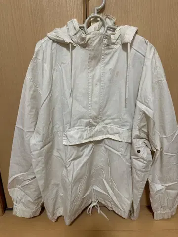 화이트 후드 부착 풀오버 마운틴 후드티