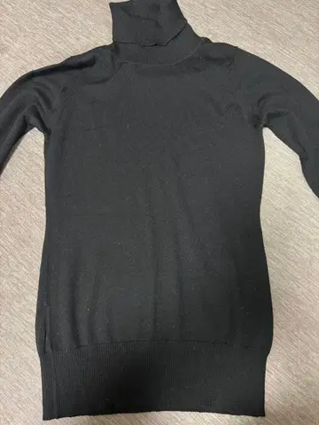 존스메들리 블랙 터틀넥 스웨터