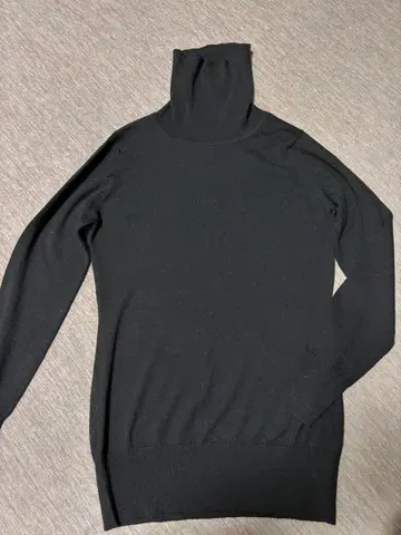 존스메들리 블랙 터틀넥 스웨터