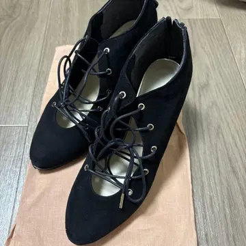 블랙 스웨이드 레이스업 하이힐