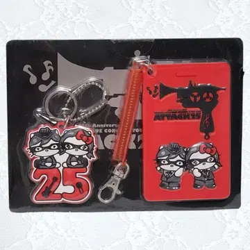 도리카무 ATTACK25 키티 콜라보 키링 패스 케이스