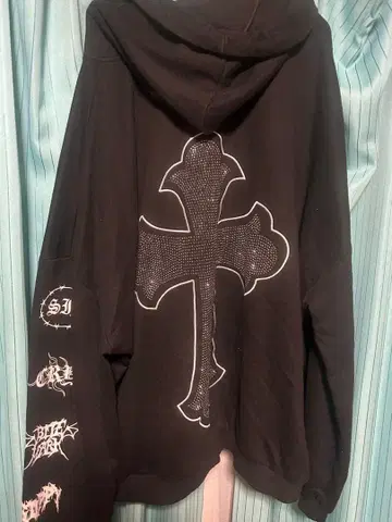 VOLCAN & APHRODITE 서브컬쳐 자수 로고 ZIP 후드티 블랙