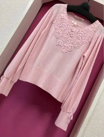 슈퍼 뷰티 블랙 자수 니트 긴팔 상의