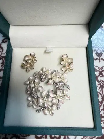 반돔 아오야마의 브로치 & 귀걸이 세트