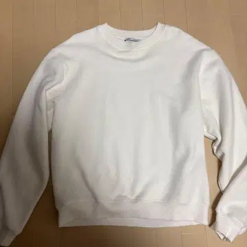 ZARA 화이트 크루넥 트레이닝복