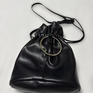 HARE 블랙 드로우 스트링 숄더백