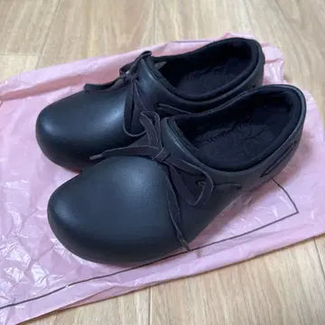 crocs Tilda (틸다) 블랙 슬립온 리본 포함